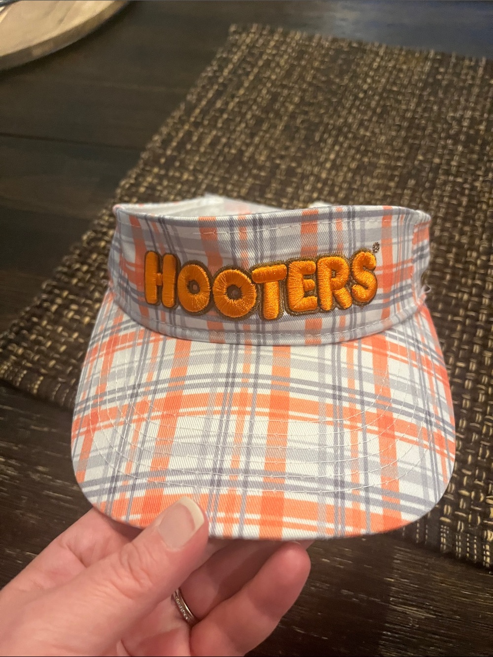 Hooters Owls Nest Visor